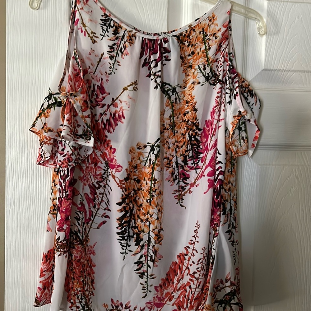 EUC cold shoulder split sleeve top